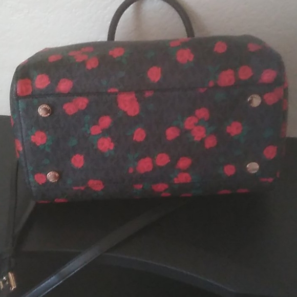 Micheal Kors purse - Picture 6 of 6